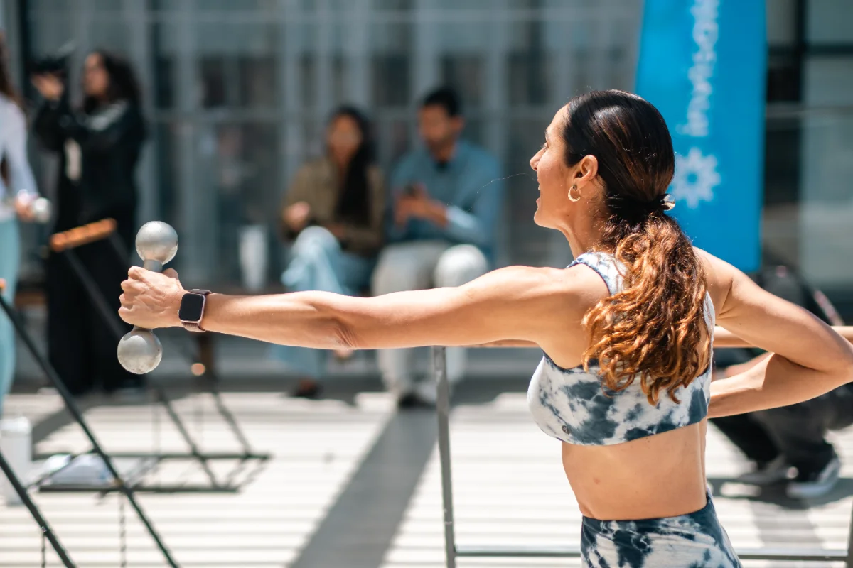 Aula de Barre do Método Fernanda Marotti com alunas na barra